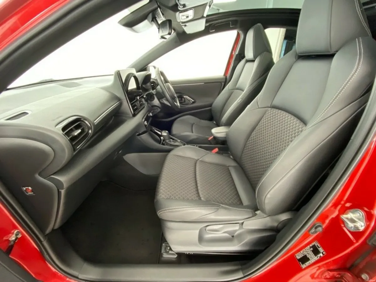 Toyota Yaris Platinum Hybrid - Image 6