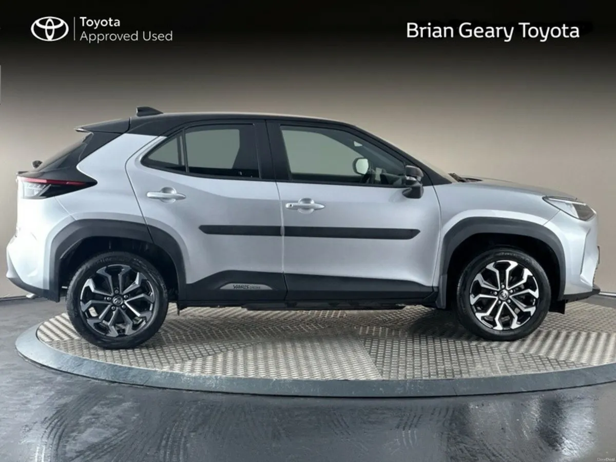 Toyota Yaris Cross Luna Sport Hybrid - Image 3