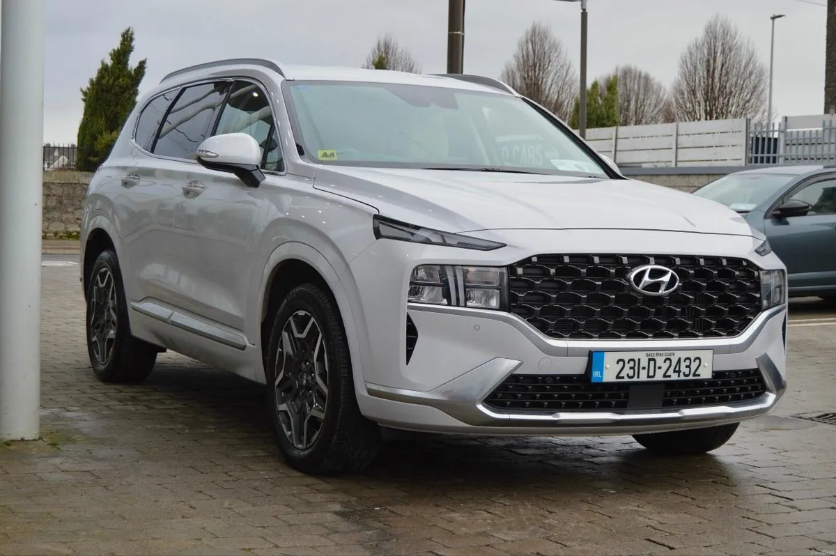 Hyundai Santa Fe 1.6 PHEV 4WD Executive Plus Auto - Image 3