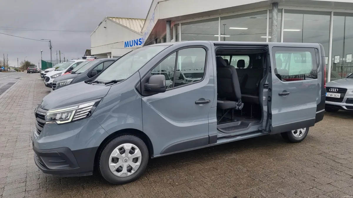 222 RENAULT TRAFIC LWB 9 SEATER 49K MILES - Image 3