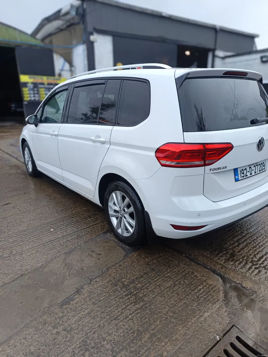 192 Volkswagen Touran  Automatic - Image 2
