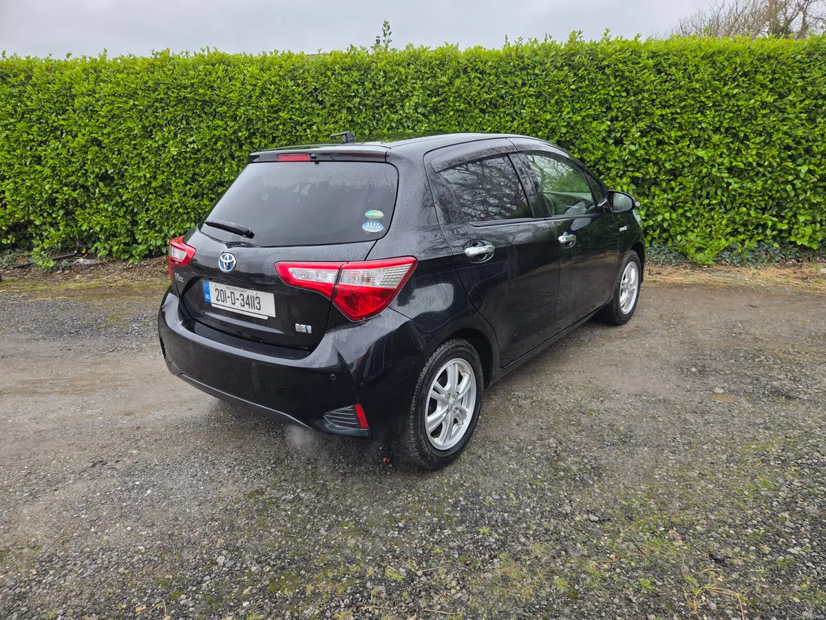 Toyota Vitz Hybrid - Image 3