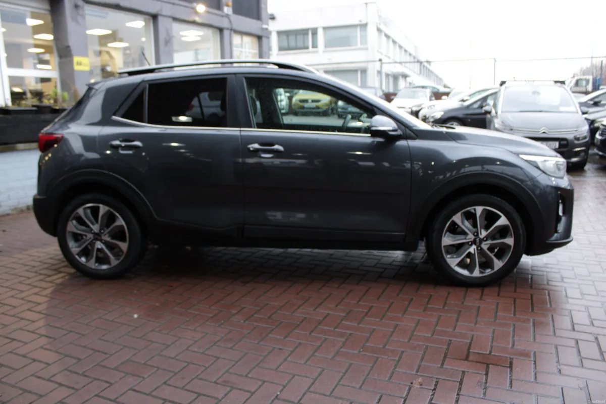 K4 5DR HATCHBACK  // FULL BLACK LEATHER // STUNNIN - Image 3