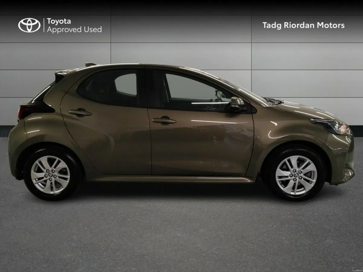 Toyota Yaris HYBRID 1.5 LUNA - Image 3