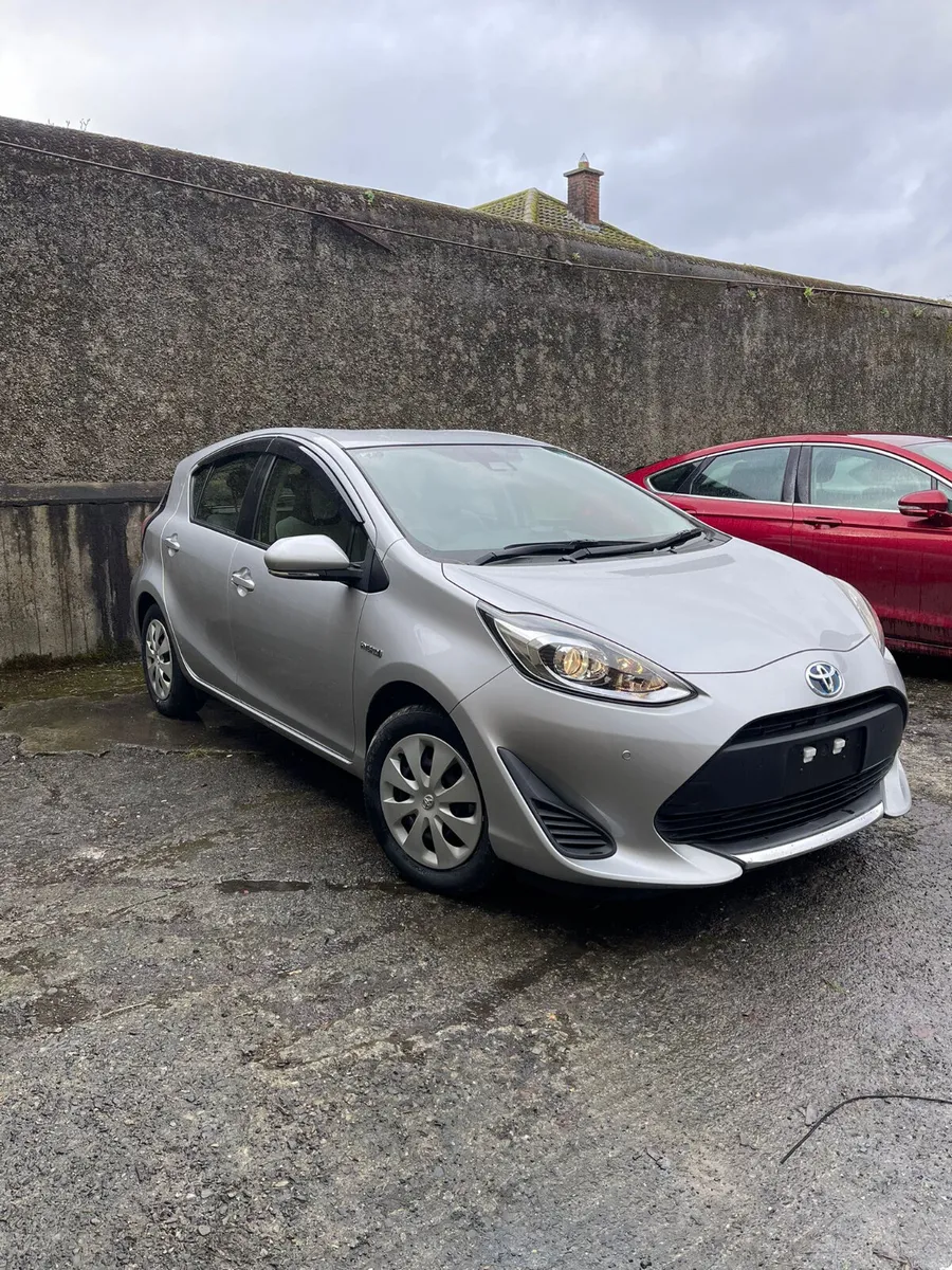 2020 Toyota Aqua Hybrid - Image 3