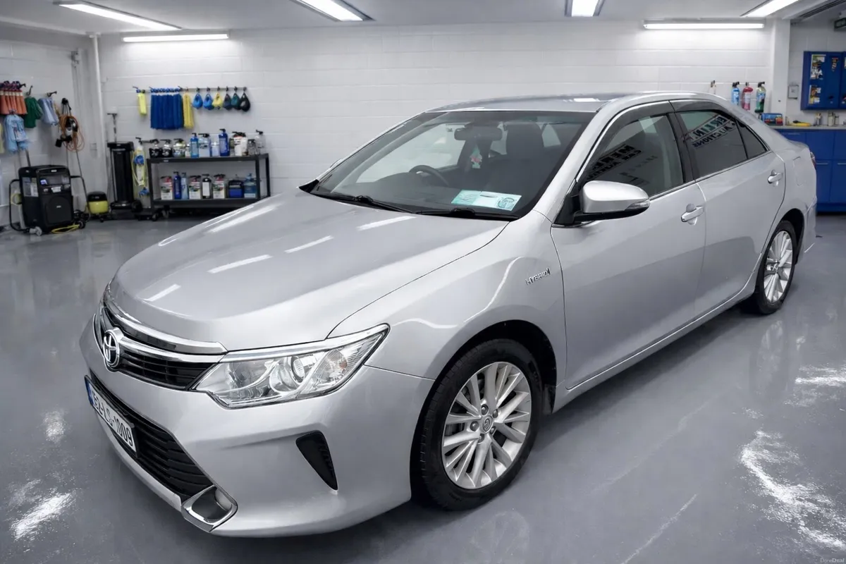 2015 Toyota Camry *** Hybrid