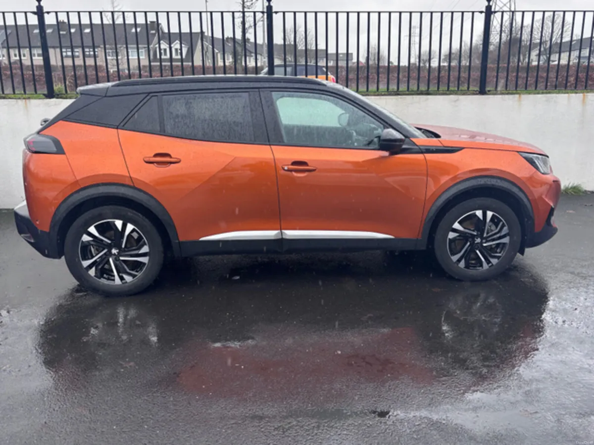 PEUGEOT 2008 GT EV 5DR AUTO // HIGH SPEC - Image 3