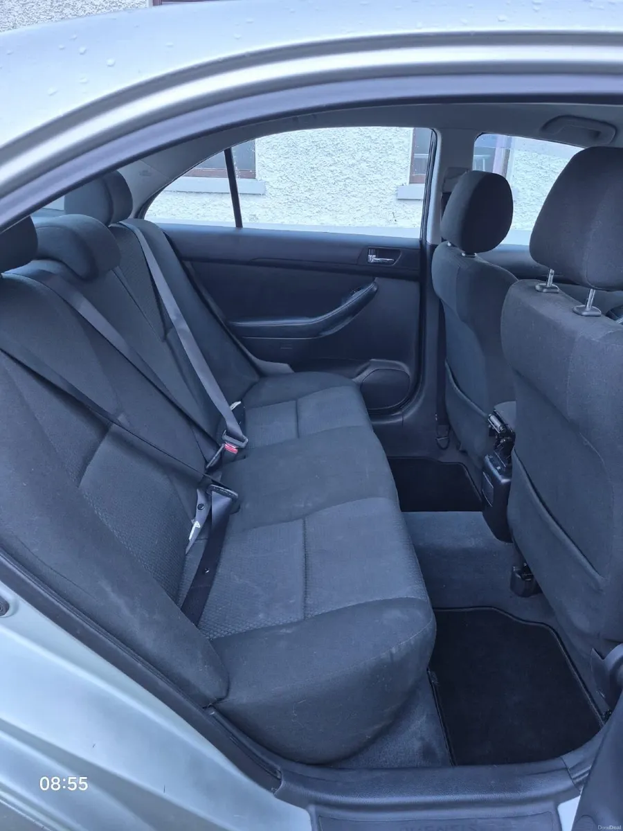 Toyota Avensis 2004 - Image 2