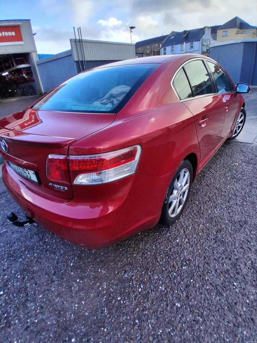 Toyota Avensis 2011 - Image 2