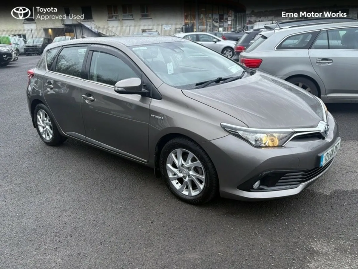 Toyota Auris AURIS HYBRID LUNA 5DR - Image 1
