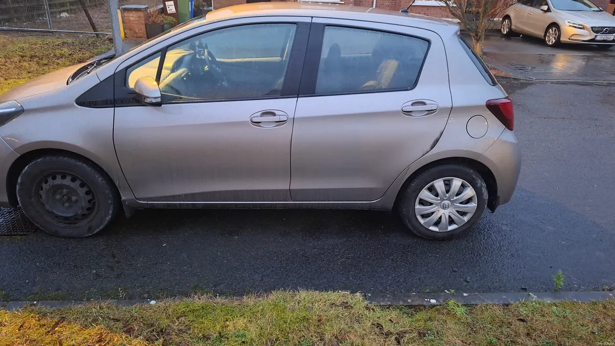 Toyota Yaris 2015 - Image 2