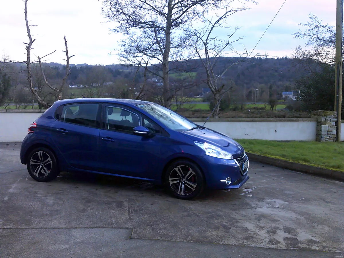 Peugeot 208 2015 - Image 1