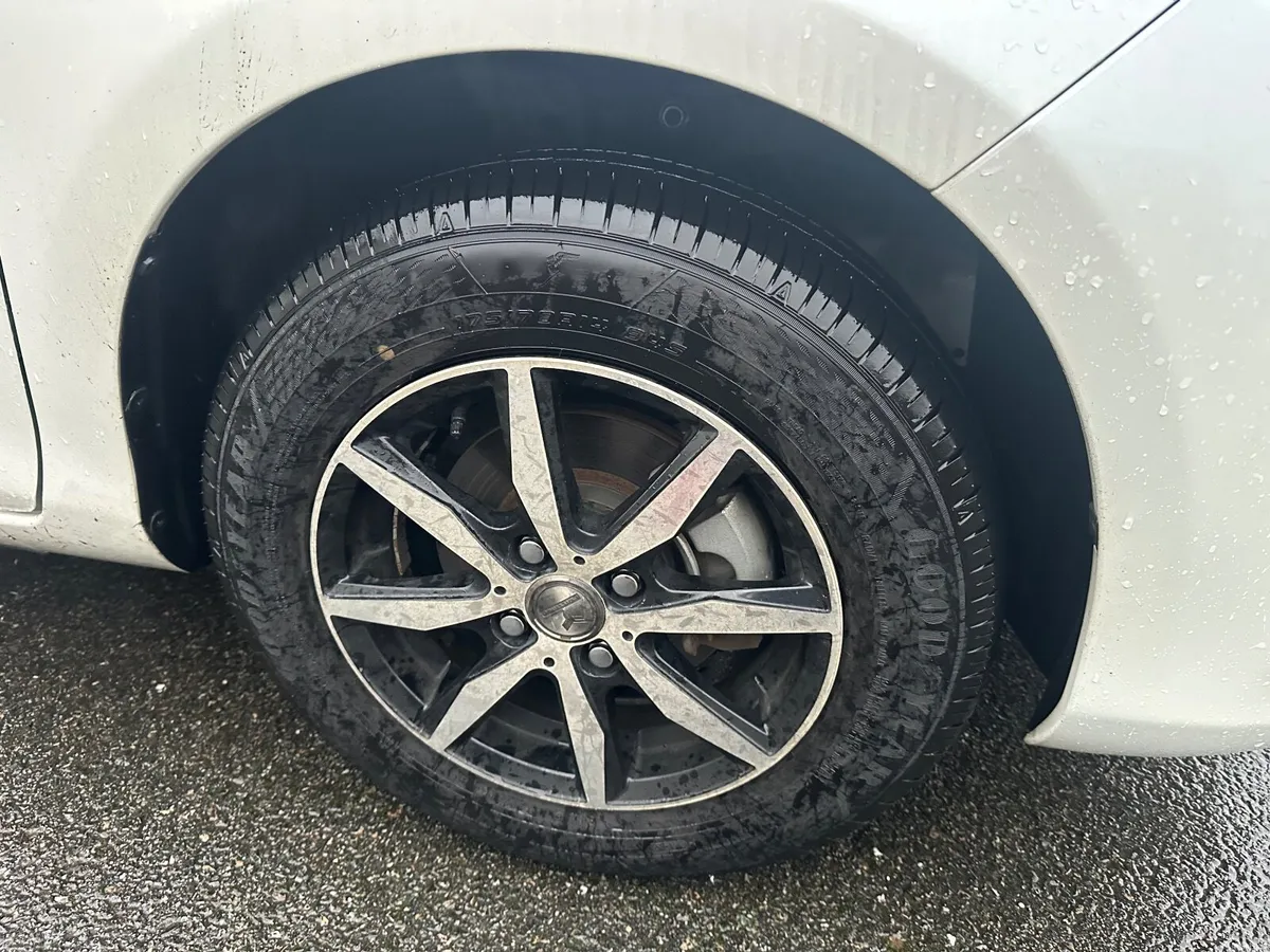 Toyota Vitz 2017 - Image 3