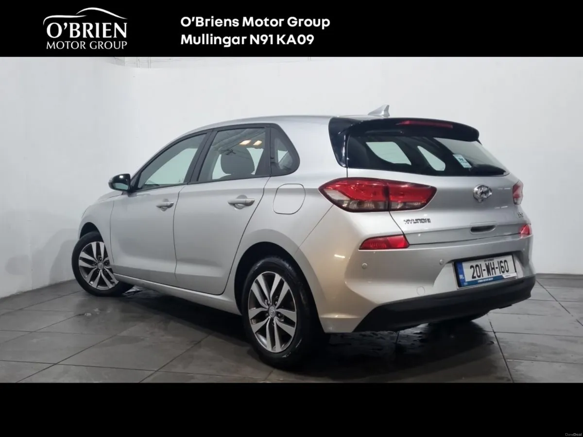 Hyundai i30 Diesel Deluxe - Image 3