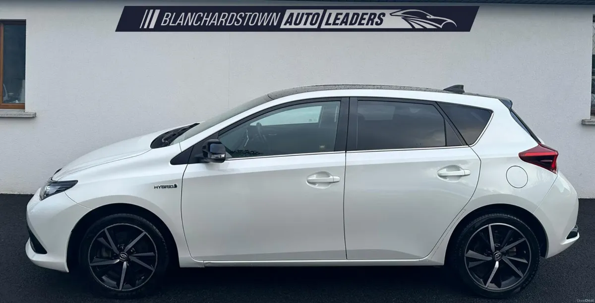 TOYOTA AURIS 1.8 HYBRID LUNA SPORT AUTO LOW KM - Image 2