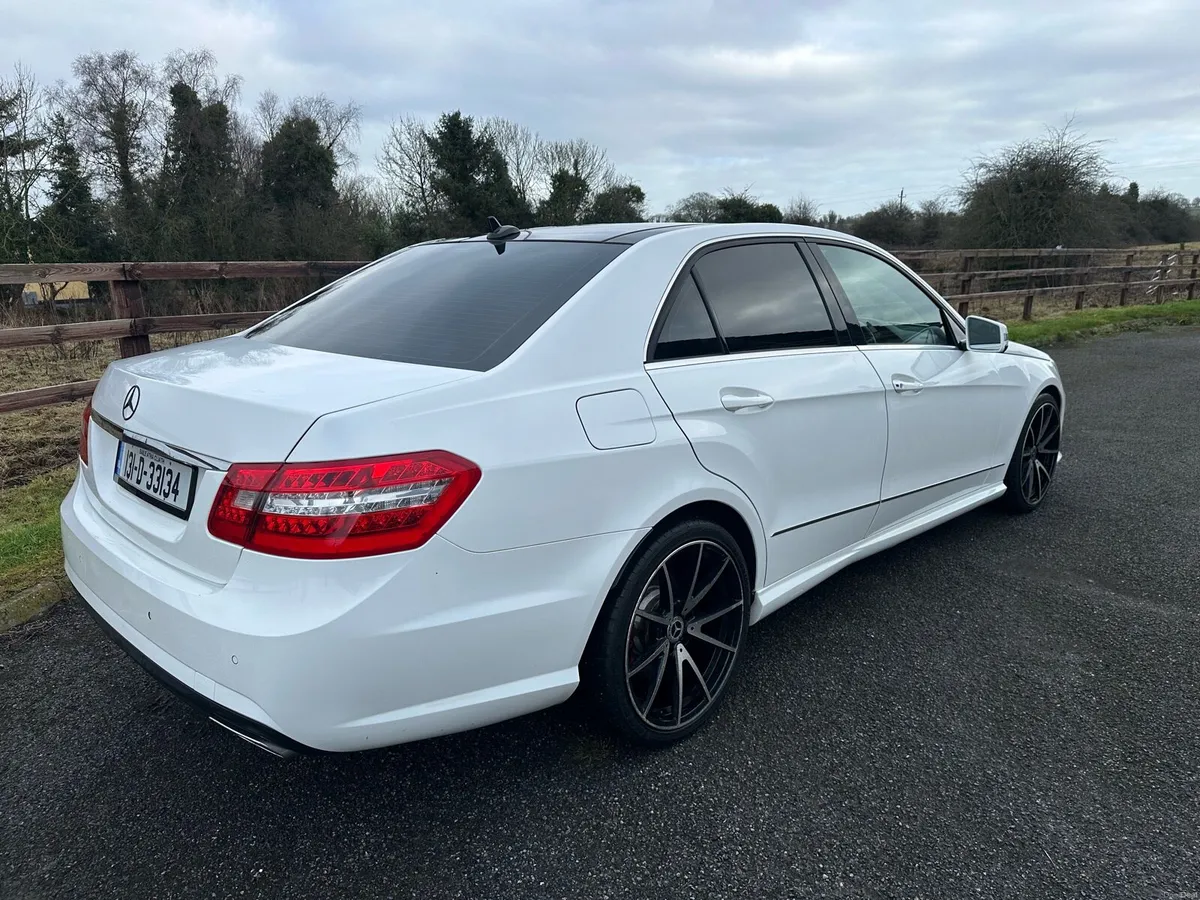 Mercedes Benz E250 Sport Auto - Image 4