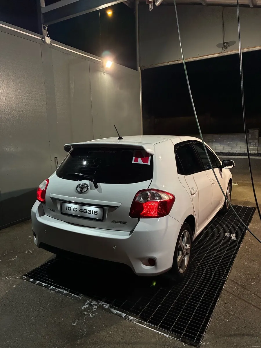 2010 Toyota Auris TR manual - Image 2