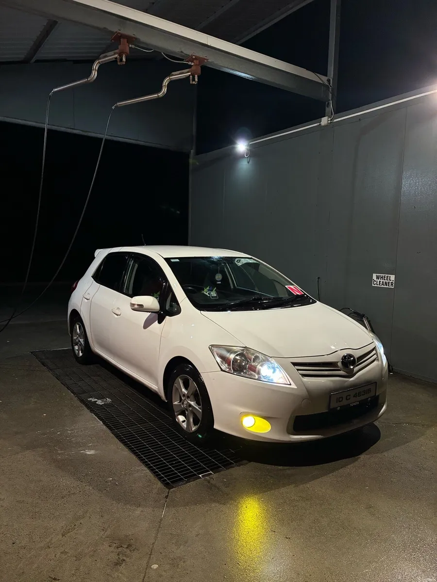 2010 Toyota Auris TR manual - Image 1