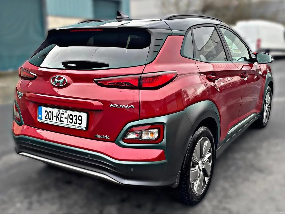 Hyundai Kona Kauai EV Premium 64 KWH 204 hp - Image 2