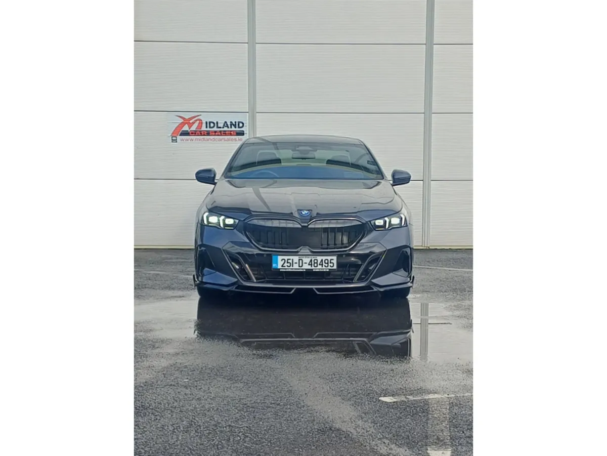 BMW 5-Series 530e  M SPORT AUTO - Image 3