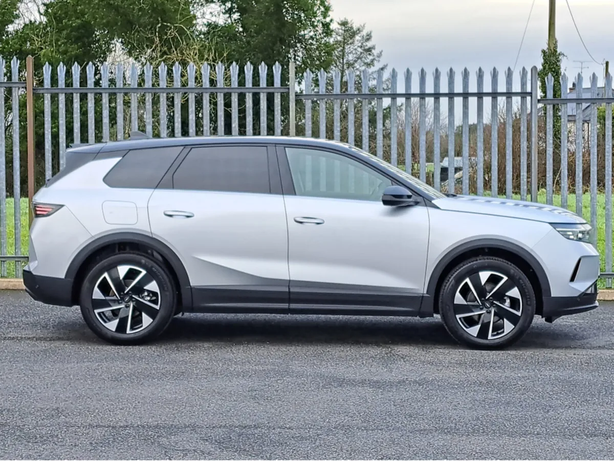 Opel Grandland GS HYBRID 136HP ** TOP SPEC WITH OP - Image 4