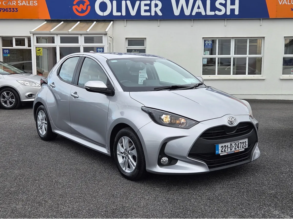 Toyota Yaris 1.0 LUNA 4DR - Image 1