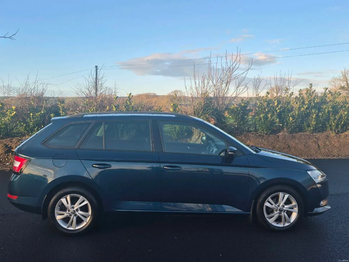 Skoda Fabia Estate 1.0TSI 95HP - Image 4