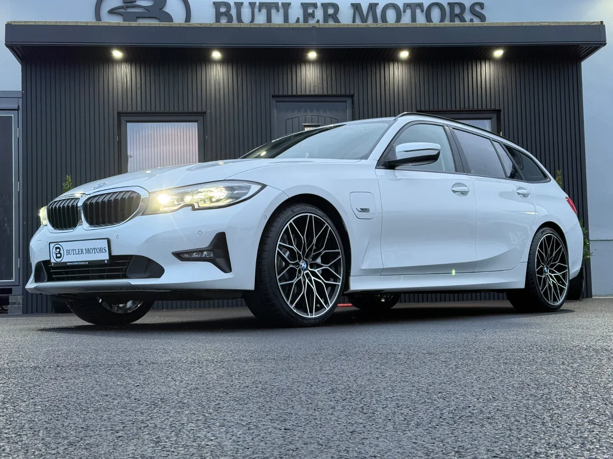 BMW 330E SE SPORT TOURER 2.0P AUTO - Image 4