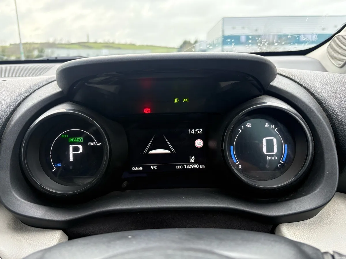 Toyota Yaris Platinum - Image 4