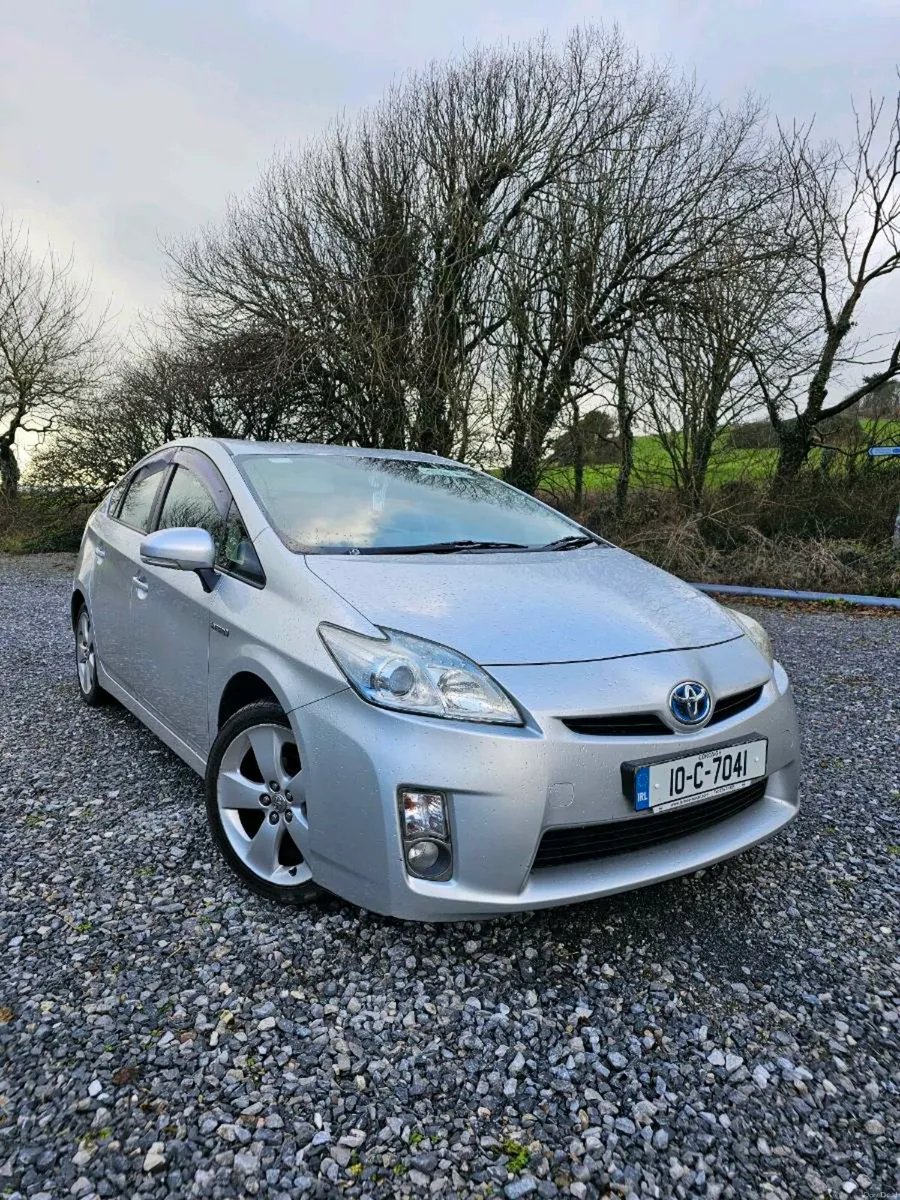 Toyota Prius Automatic - Image 1