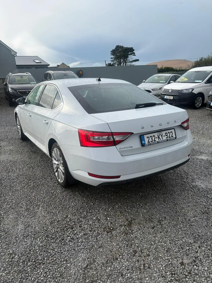 Skoda Superb 2023 - Image 2