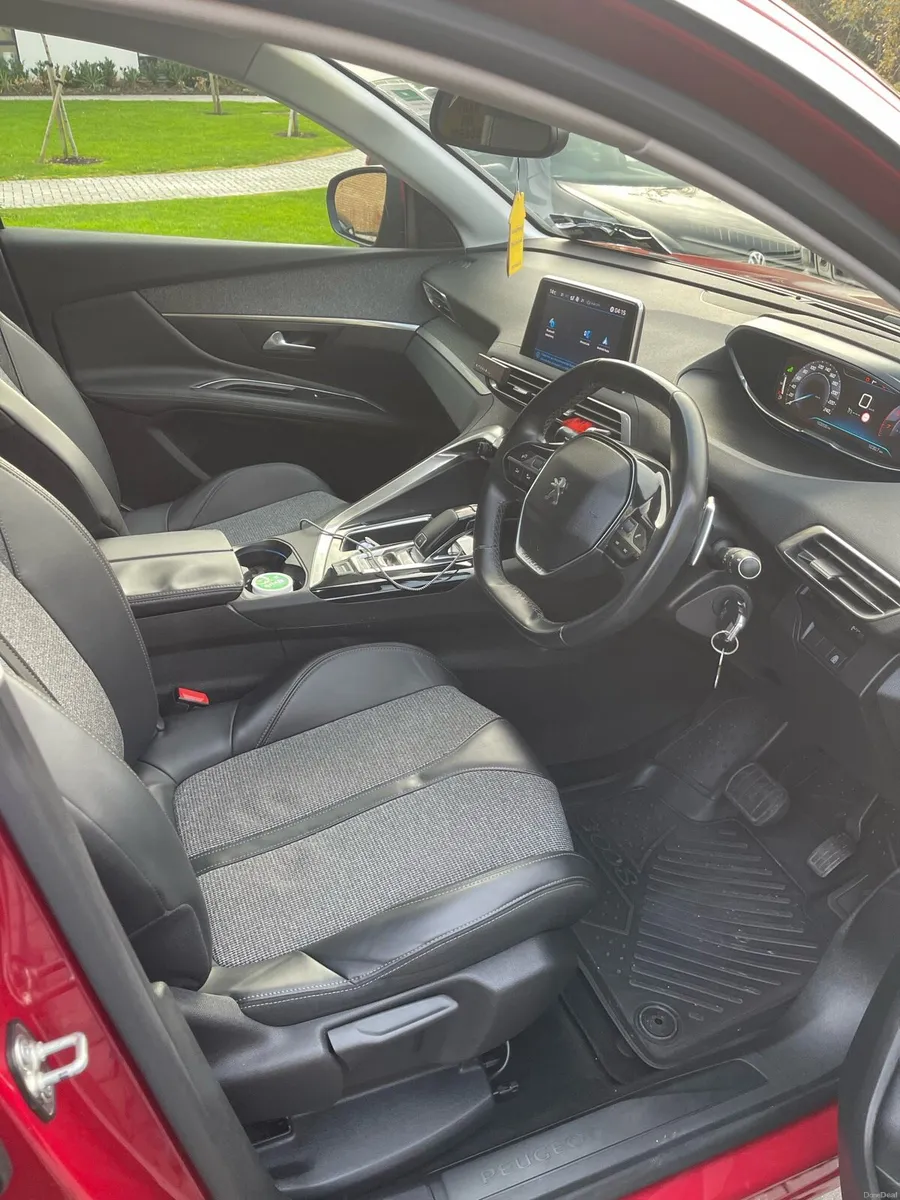 A SUPER CLEAN 2018 PEUGEOT 3008 FOR SALE - Image 3