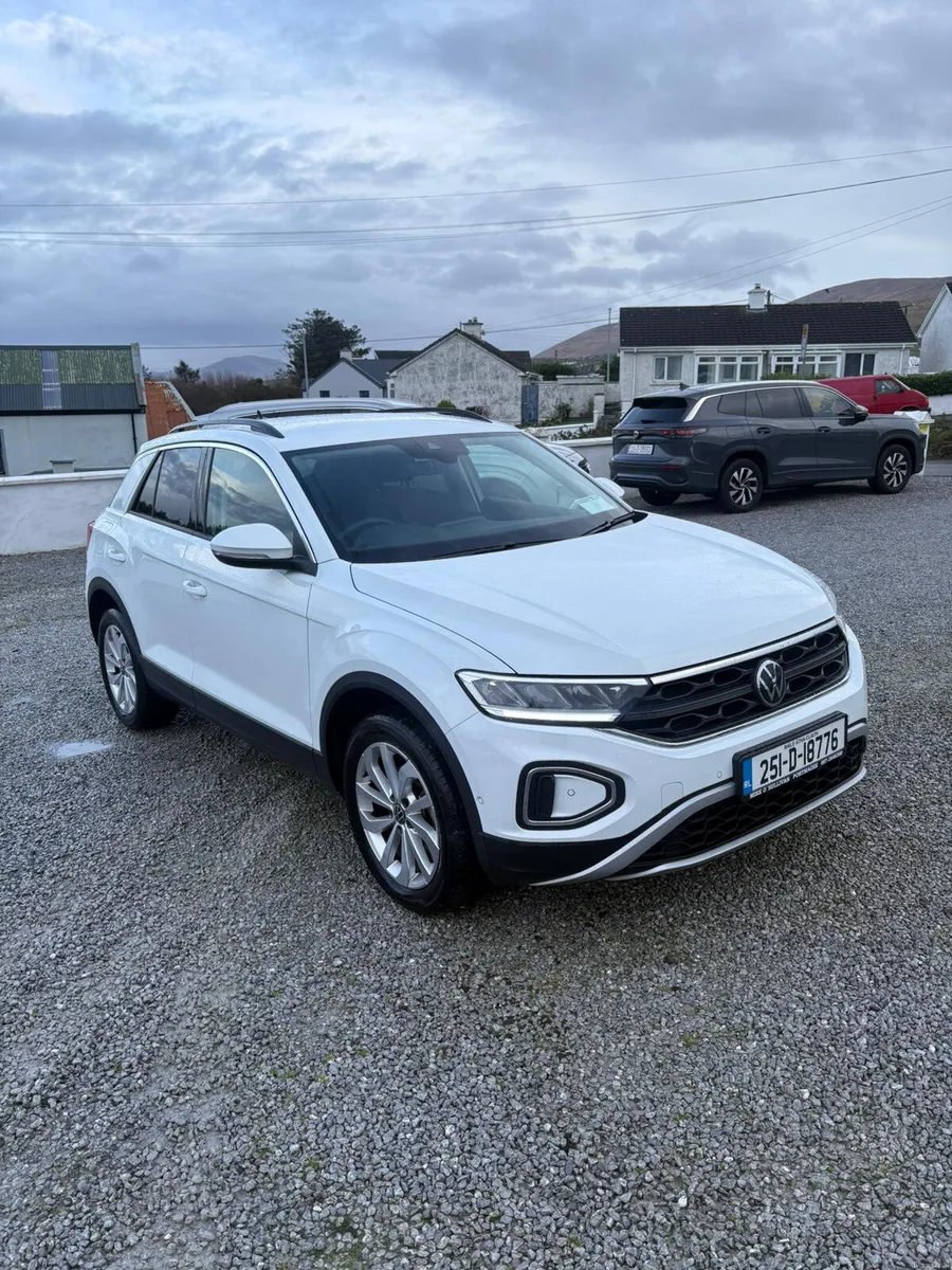 Volkswagen T-Roc 2025 - Image 1
