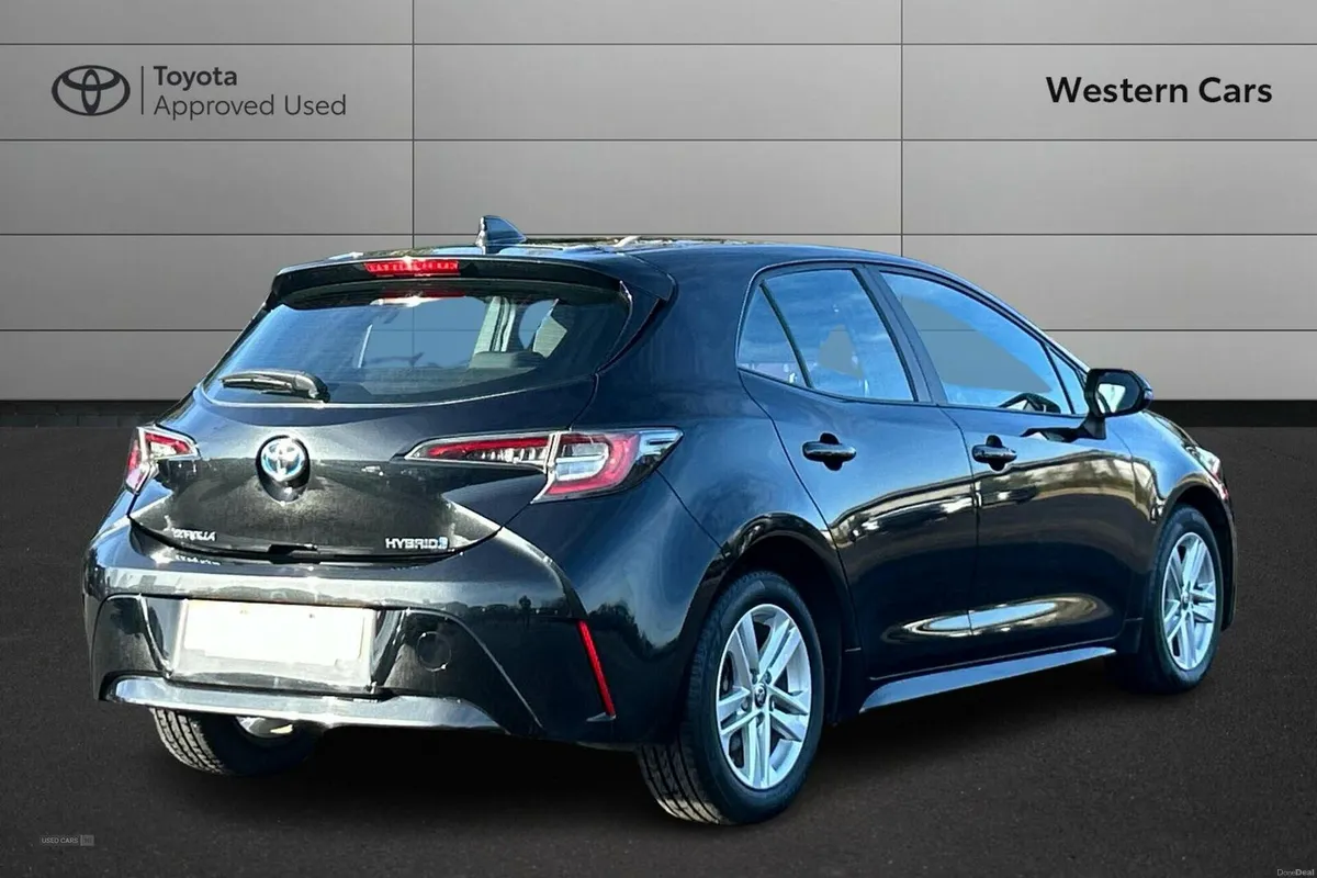 Toyota Corolla 1.8 VVT-h Icon CVT Euro 6 (s/s) 5dr - Image 2