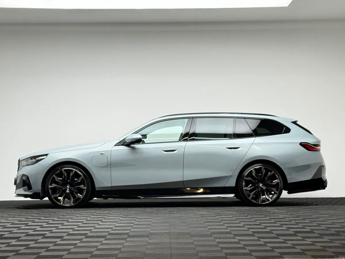 BMW 5-Series 530E M SPORT - Image 4
