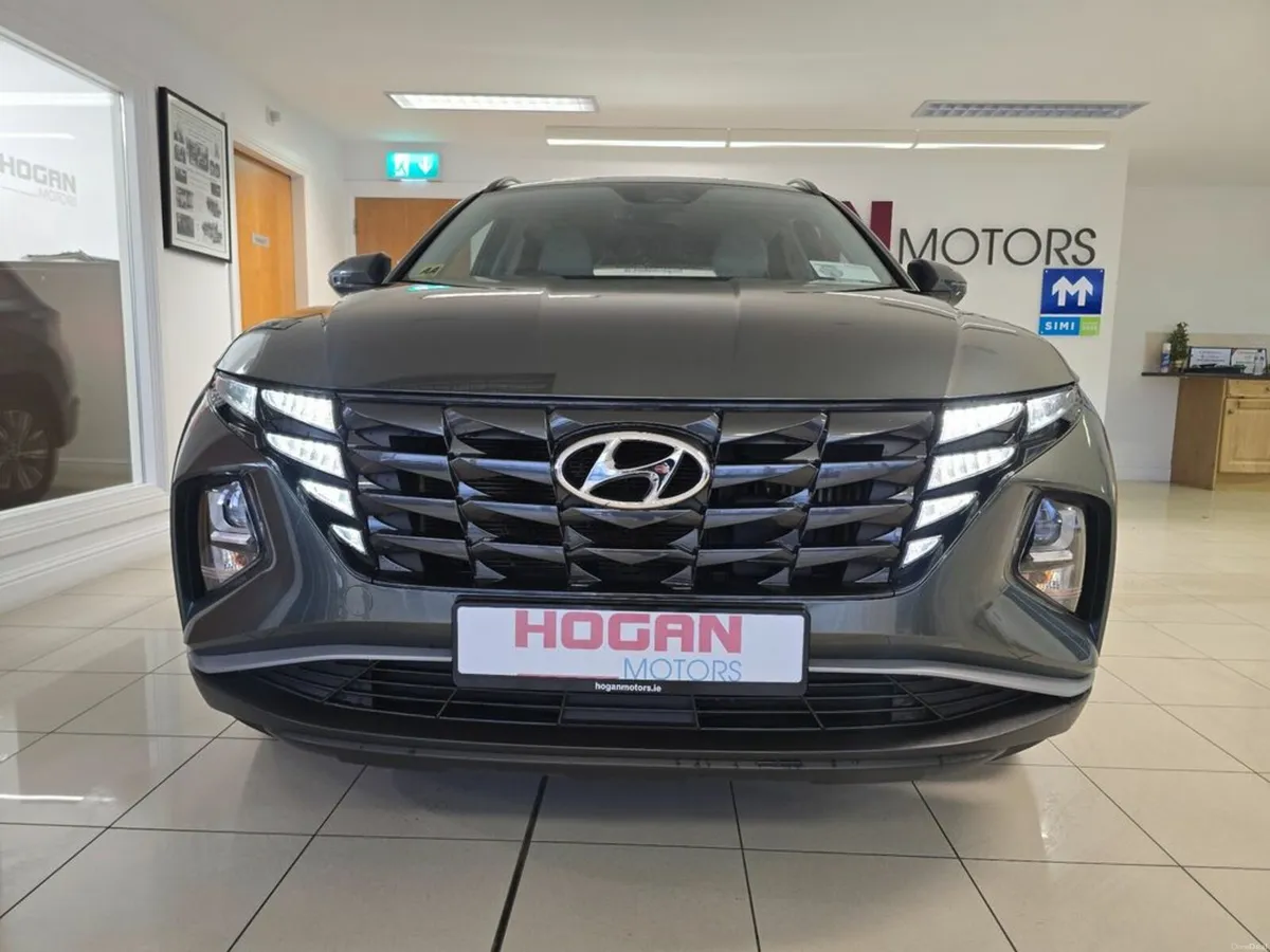 Hyundai Tucson Executive HEV 5DR Auto - Image 2