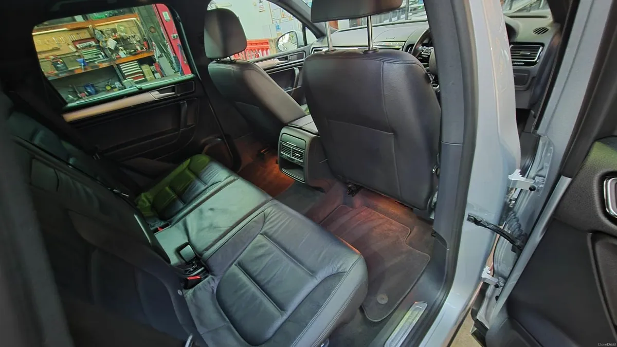 Volkswagen Touareg 2016 - Image 2