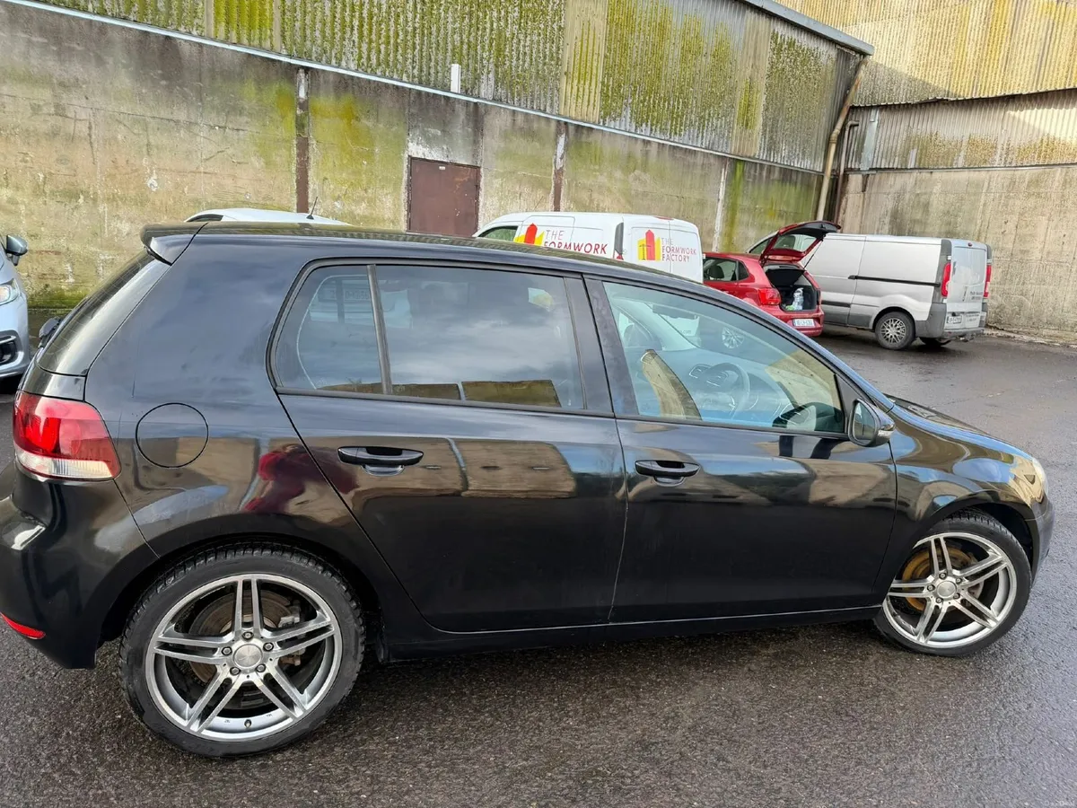 Volkswagen Golf Automatic 2011 | 65,487 km - Image 3