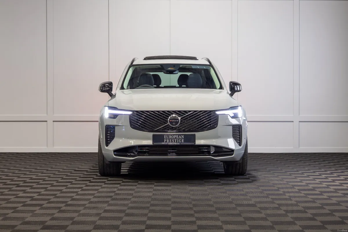 2025 Volvo XC90 Plus T8 Dark Theme 7 Seater - Image 2