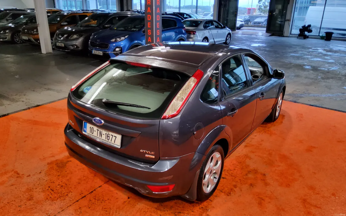 Ford Focus 2010 - Image 3