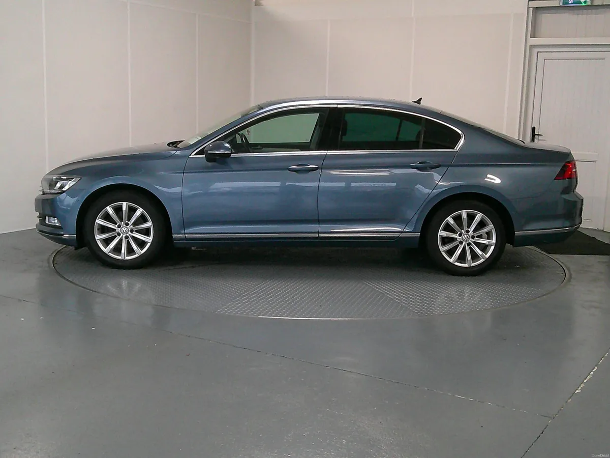 Volkswagen Passat 2017 - Image 4