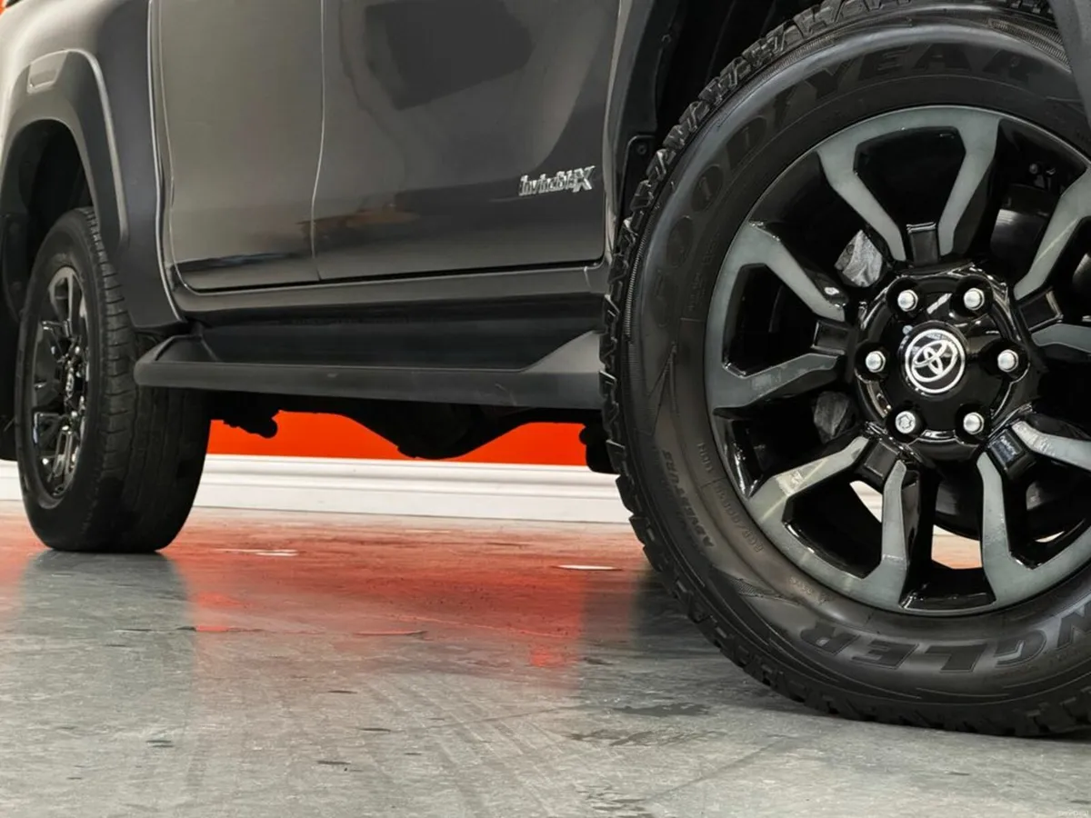 Toyota Hilux INVINCIBLE X 4WD D-4D DCB #34 - Image 2