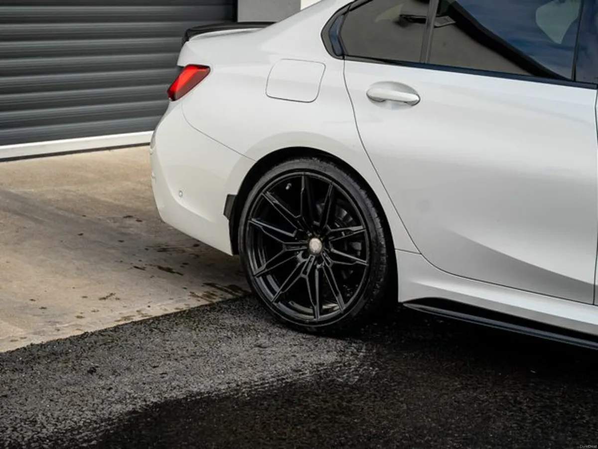 BMW 3-Series 320D M SPORT - Image 4