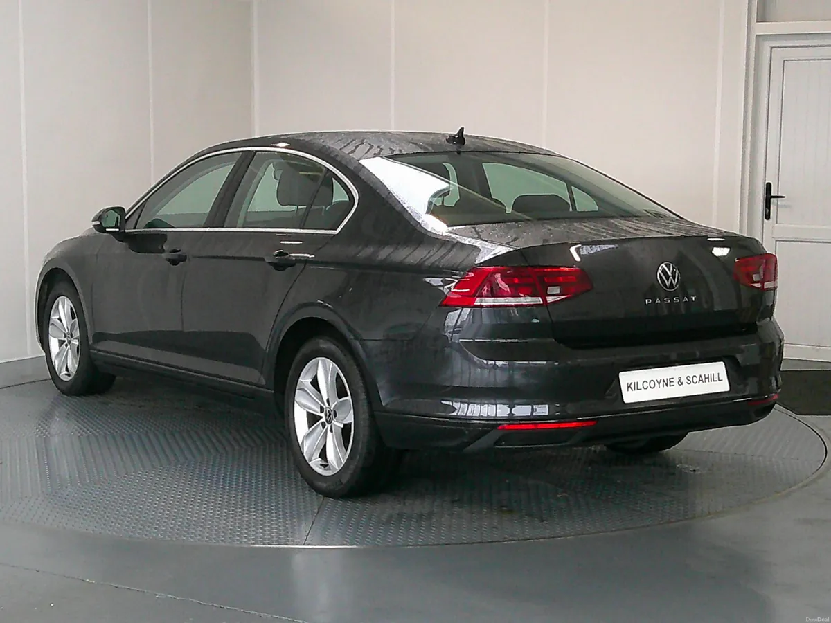 Volkswagen Passat 2021 - Image 5