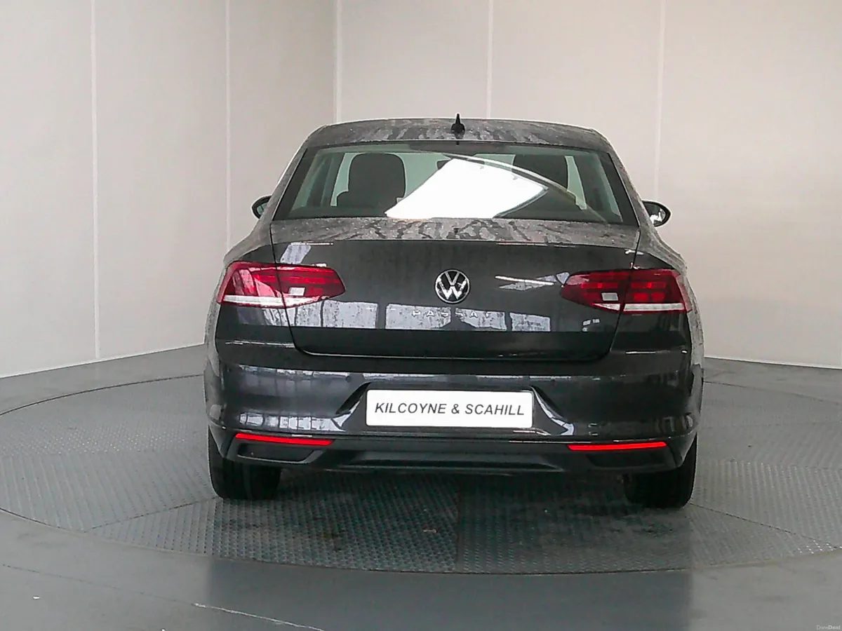 Volkswagen Passat 2021 - Image 6