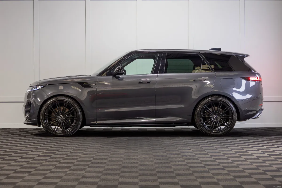 242 Range Rover Sport P460e Dynamic SE - Image 3