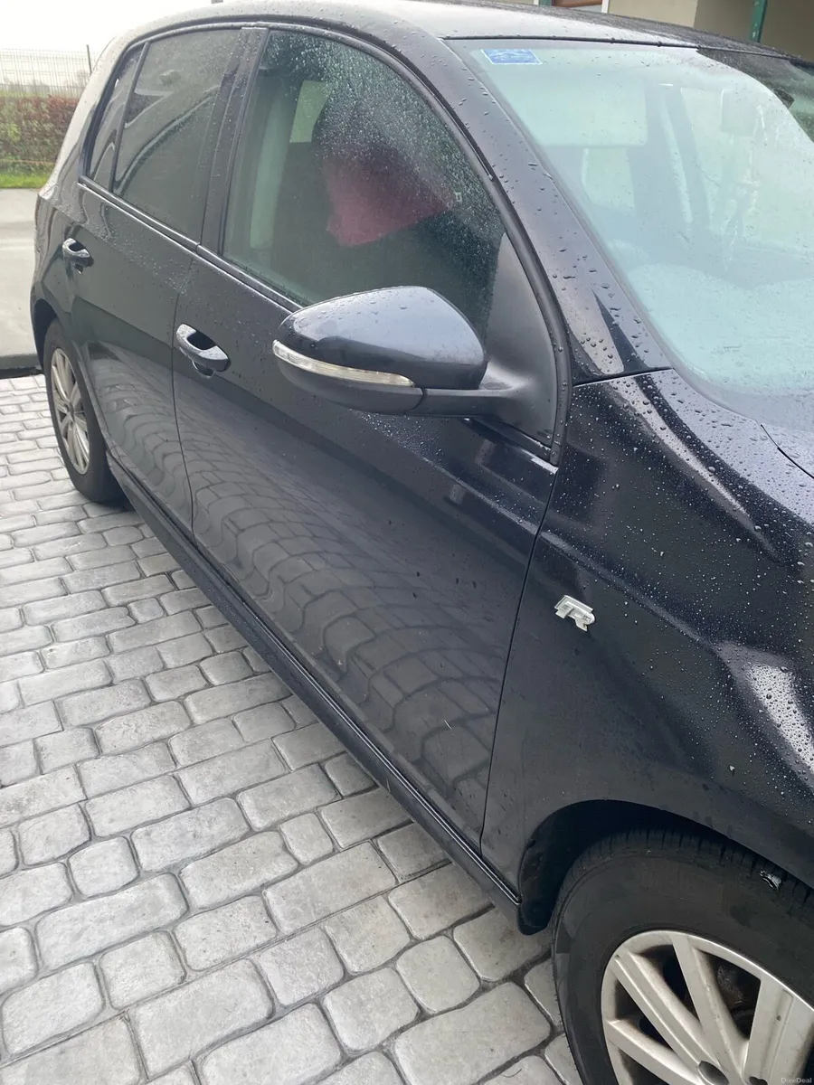 2010 Volkswagen Golf R-LINE - Image 2