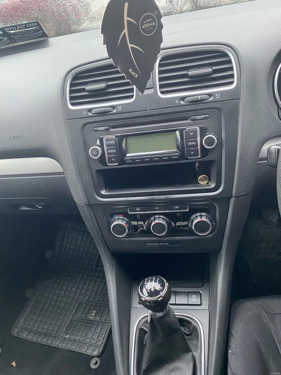 2010 Volkswagen Golf R-LINE - Image 3