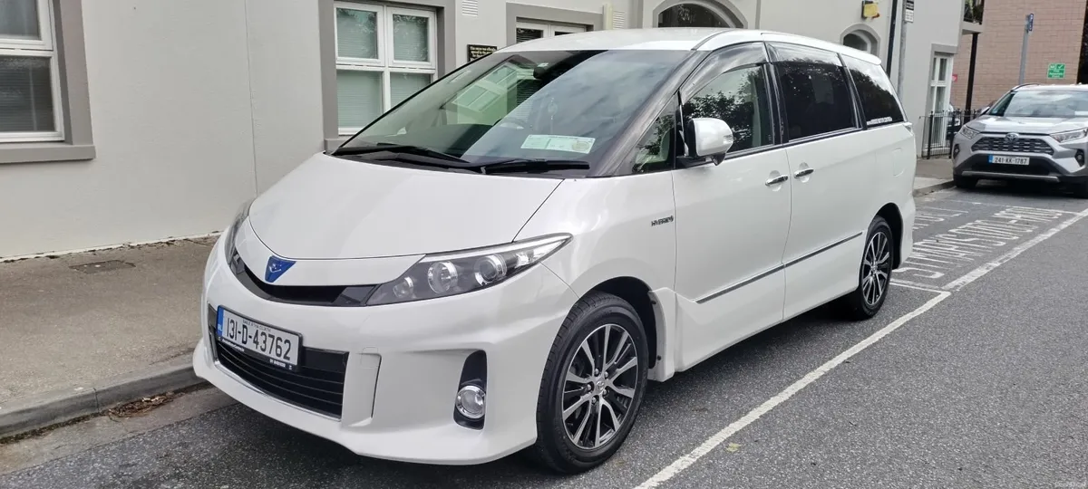 Toyota Estima 2013 - Image 2