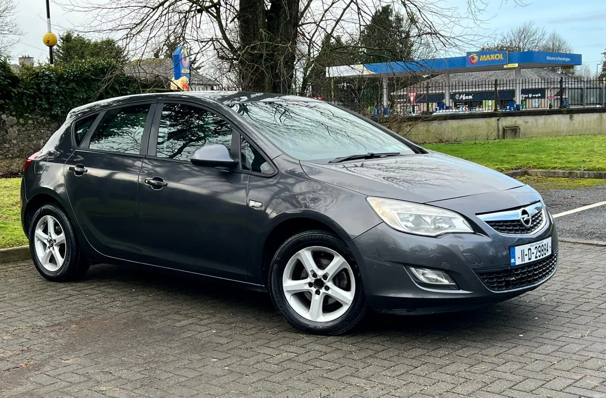 Opel Astra 2011 1.4 Petrol new nct 10/26 tax 2/26 - Image 1